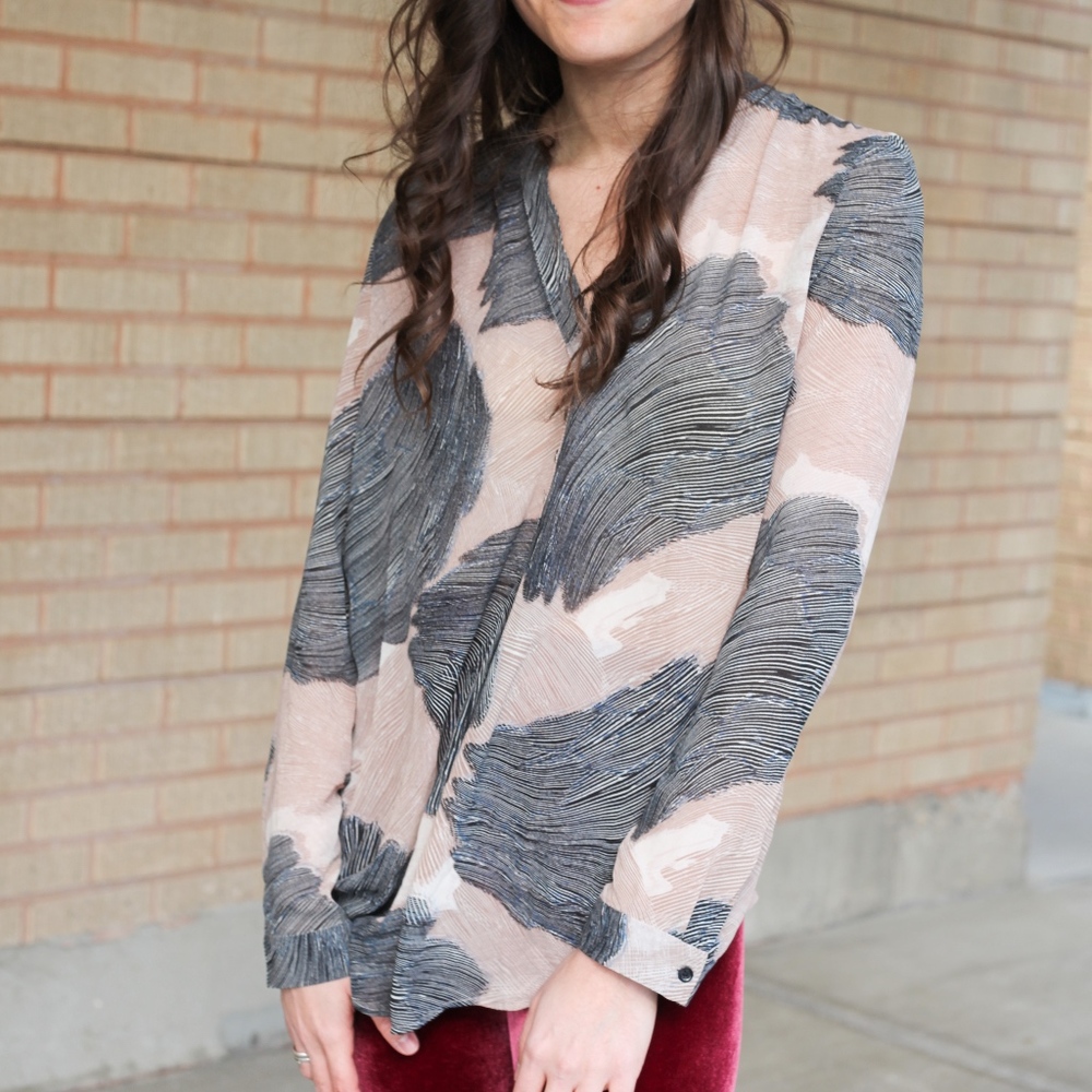 Chic Abstract Banana Republic Blouse Size Small